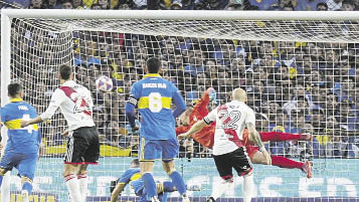 Boca stayed with the Superclásico and caught on in the fight for the title