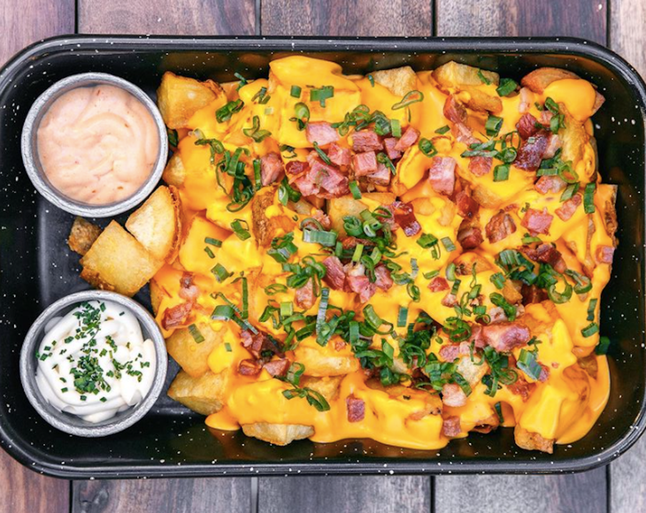 Club de la Birra tiene locales en Pres. Roberto M. Ortiz 1871, Recoleta; Av. Pedro Goyena 60, Caballito; Zapiola 131, Colegiales; Baigorria 3241 (sobre la plaza Aristóbulo del Valle), Villa del Parque; Av. Márquez y Av. Fleming, Hipódromo de San Isidro. Club de la Birra tiene locales en Pres. Roberto M. Ortiz 1871, Recoleta; Av. Pedro Goyena 60, Caballito; Zapiola 131, Colegiales; Baigorria 3241 (sobre la plaza Aristóbulo del Valle), Villa del Parque; Av. Márquez y Av. Fleming, Hipódromo de San Isidro.