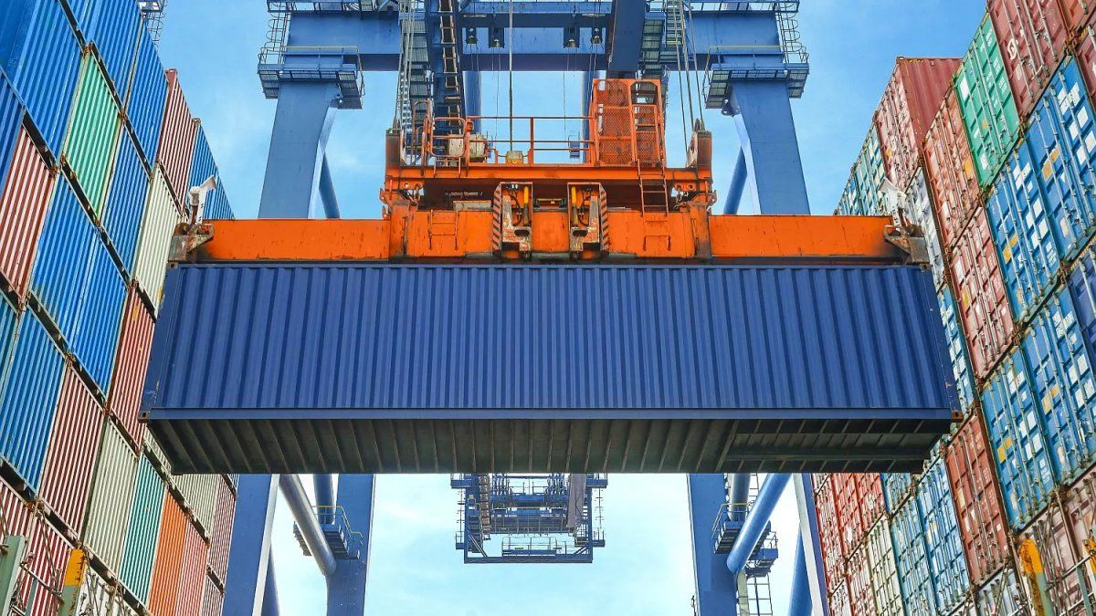 The trade deficit in August grew and already exceeds US billion in 2025