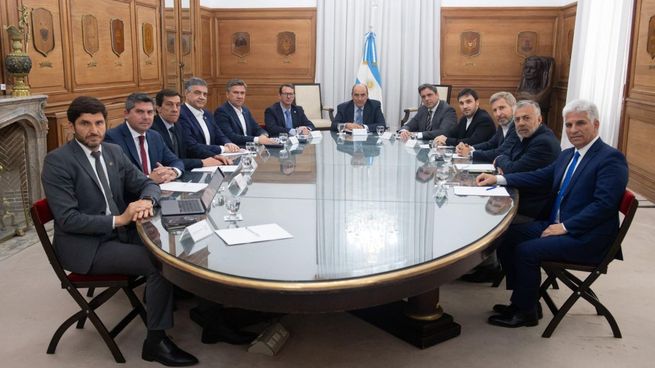 Los gobernadores del extinto Juntos por el Cambio, junto a Guillermo Francos. (Foto de archivo).