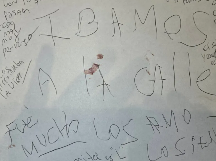 La carta hallada en el lugar del crimen fue escrita por Laura Leguizamón. Estaba manchada de sangre y contenía frases sueltas e incoherentes.