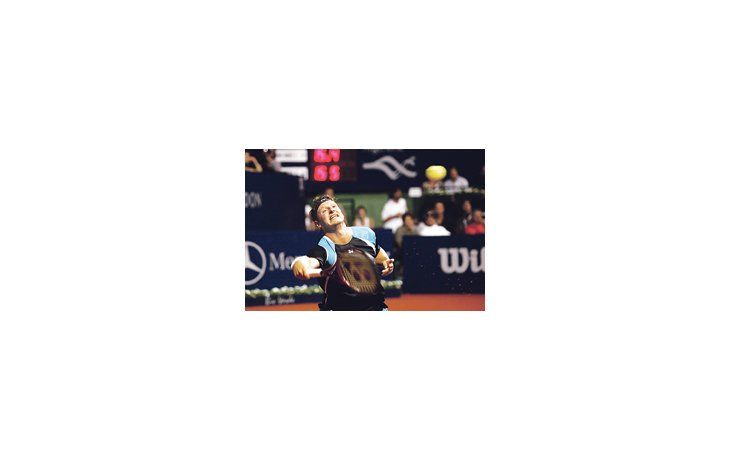 ámbito.com | Pese a la victoria, la continuidad de Nalbandian en la Télmex es una incógnita. El cordobés se lesionó el aductor derecho y no se sabe si podrá jugar contra Montañés, por los cuartos de final.