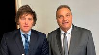 Carlos Eguía junto a Javier Milei.