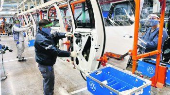 Regreso. Volkswagen reabrió su planta el lunes con un turno.