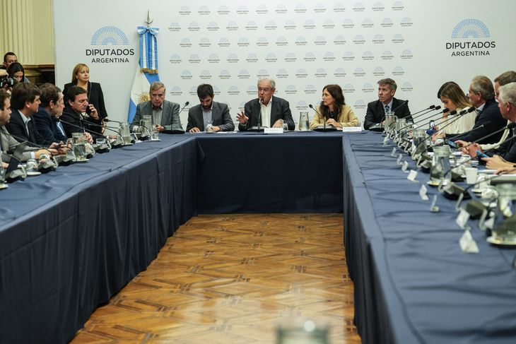 Atilio Benedetti junto a otros miembros de la Comisión de Agricultura y Ganadería. Atilio Benedetti junto a otros miembros de la Comisión de Agricultura y Ganadería.
