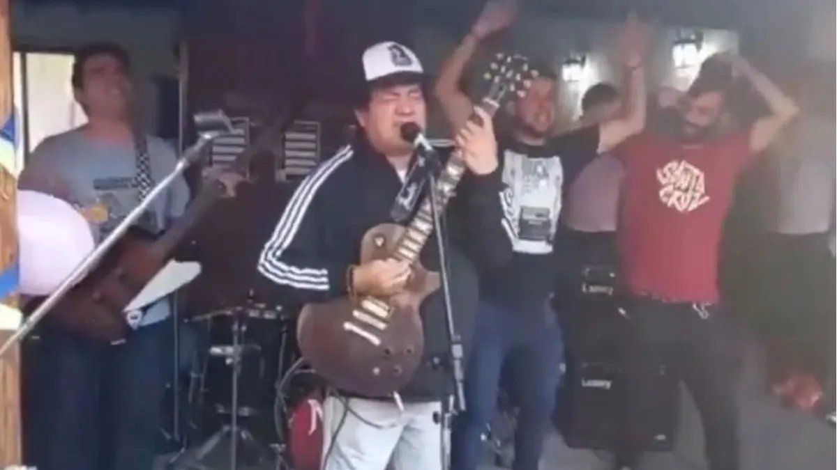 Video Reapareció El Pity Álvarez Tocando Con Una Banda – Flipr