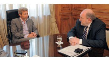 Verna se reunió con Frigerio en Casa Rosada y le reclamó el pago de la deuda provisional que la Nación tiene con su provincia