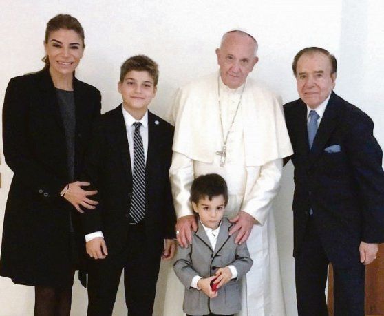 Bergoglio no fue su amigo pero, como a todos, lo recibió en familia. 