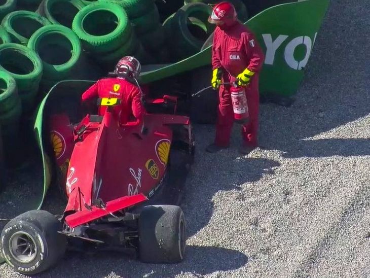 El franc&eacute;s perdi&oacute; la parte trasera de su Ferrari en la Parab&oacute;lica y protagoniz&oacute; un violento impacto que provoc&oacute; la bandera roja en Monza.