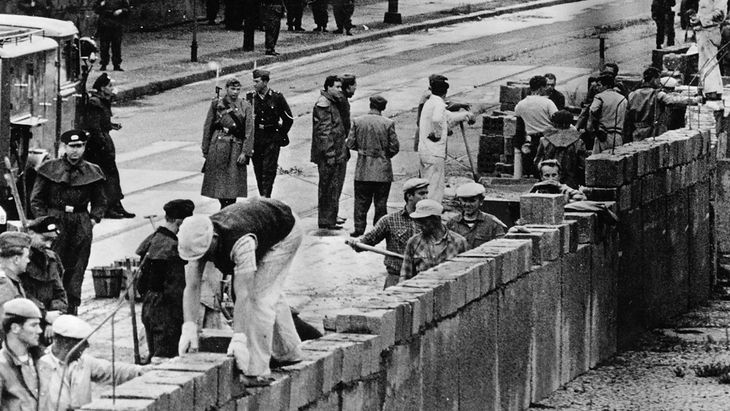 El error de cálculo de JFK llevó a que los Rusos comenzaran a construir el infame “Muro de Berlín” en agosto de 1961