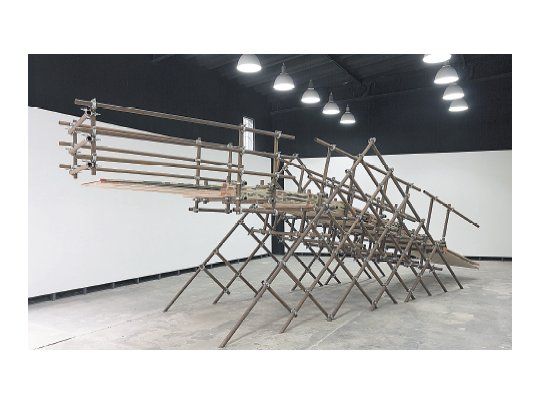 Experiencia. La escultura de Lamothe remite a vivencias ajenas a las de los grandes andamios urbanos.