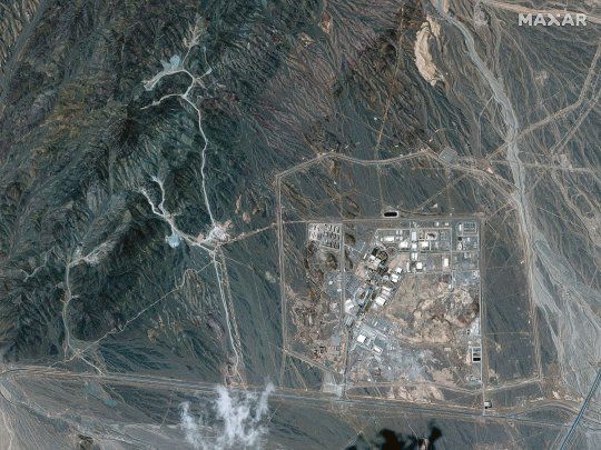 AMENAZAS Y PEDIDOS. La central nuclear iraní de Natanz refinará uranio al 60%.