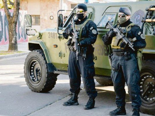 Refuerzo. Miembros de distintas fuerzas federales arribaron ayer a la ciudad de Rosario para sumar apoyo.