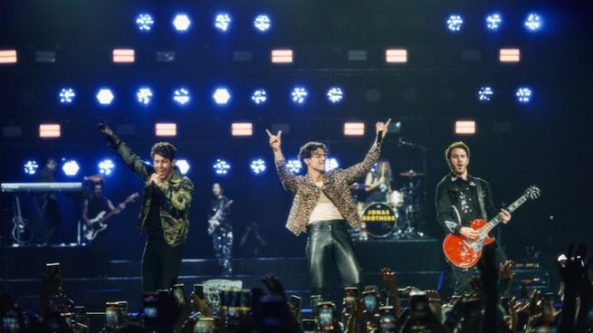 Los Jonas Brothers tuvieron la primera noche de sus tres noches en el Movistar Arena.