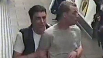 La imagen de los dos sospechosos captada por las cámaras de seguridad.