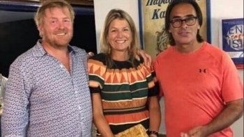 El reyGuillermo-Alejandro, Máxima y el dueño del restaurante