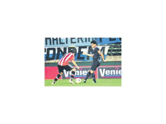 Cuando parecía que el triunfo se lo llevaba Estudiantes, en el último segundo del partido apareció «Teo» Gutiérrez para tocar al gol y marcar el empate.