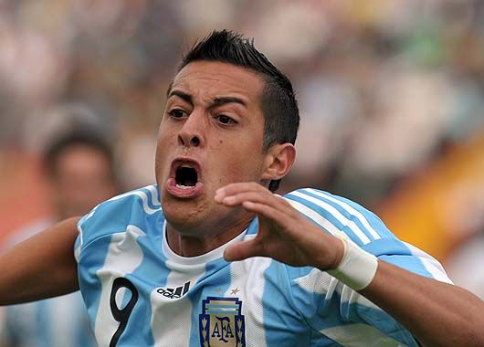 Se despertó el goleador. Rogelio Funes Mori marcó su primer gol en el torneo.