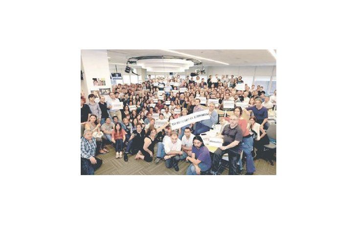 Desde la redacción del diario La Nación, los trabajadores se juntaron en asamblea para repudiar el polémico editorial que pedía el indulto de los militares que participaron de la última dictadura.