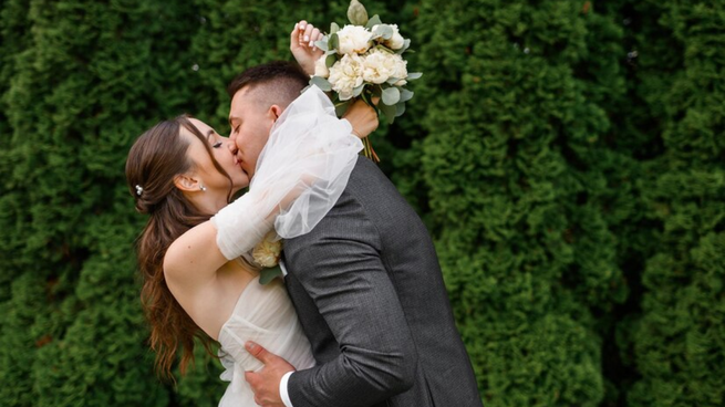 El IMSS otorga una ayuda económica a las parejas que contraigan matrimonio.