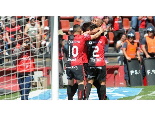 Tras una nueva victoria, Colón se sumó a la lista de escoltas