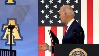 Joe Biden y su saludo
