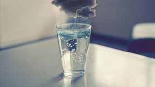 Qué dicen los expertos sobre consumir agua de lluvia