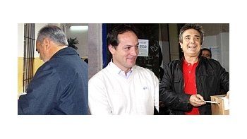 Los candidatos al votar: Colombi, Camau Espínola y Artaza.