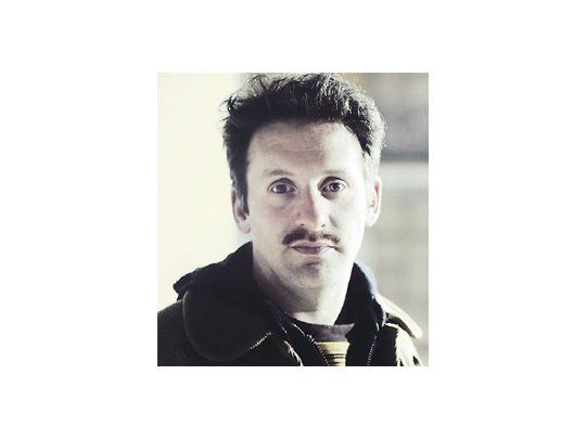 Cristian Drut acaba de estrenar“El beso”,  comedia romántica del novelista y dramaturgo holandés Ger Thijs.