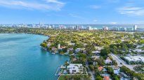 En este lujoso barrio de Miami, se encuentran los hogares de distintos famosos, como Shakira y Jennifer Lopez.