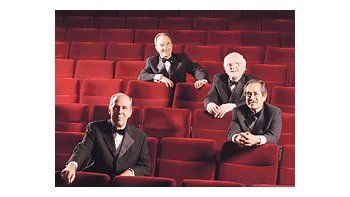 «Opus Cuatro» sigue festejando sus cuarenta años de canto con canciones nuevas y las de siempre, en el Maipo.