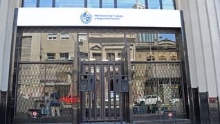 La directora de Dinatra festejó que el 60% de las mesas están cerradas. La directora de Dinatra festejó que el 60% de las mesas están cerradas.