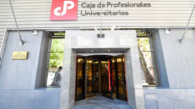 Pasivos de la Caja de Profesionales exigen ante la Justicia que se declare inconstitucional la ley de salvataje votada en el Parlamento.