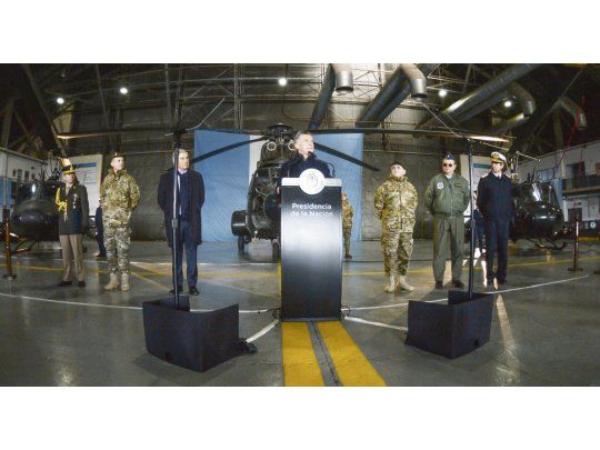 Reforma. Mauricio Macri ayer anunció una reforma del Sistema de Defensa Nacional, en Campo de Mayo, donde estuvo acompañado por Oscar Aguad y los jefes del Estado Mayor Conjunto de las Fuerzas Armadas.