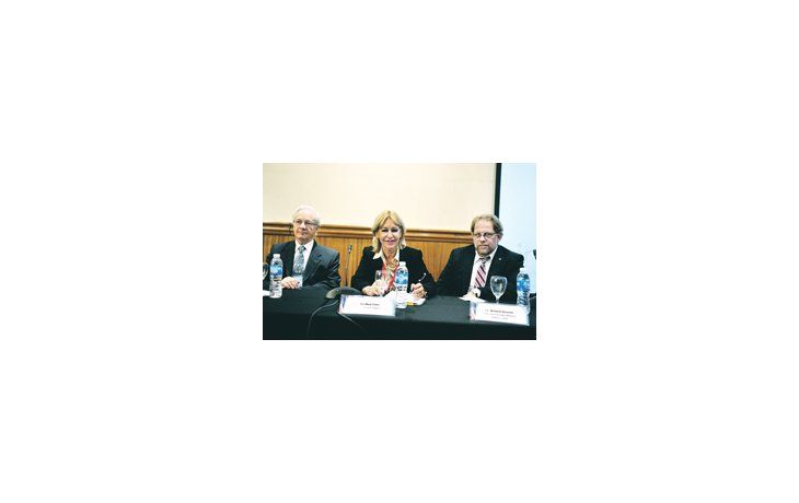 La directora  del INDEC, Ana María Edwin, y el director técnico, Norberto Itzcovich, junto al italiano Giorgio Alleva, que trabajó en el IPC de su país. “Consumidores siempre subestiman el índice”, dijo.