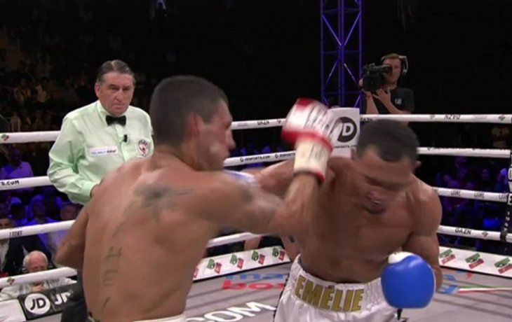 Violento nocaut: boxeador se desplomó sobre el árbitro y generó un gran susto