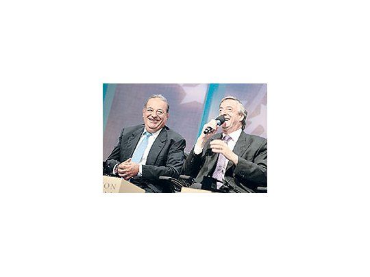 Argentine President Néstor Kirchner shared stage yesterday with the businessman Carlos Slim during an interview in the Clinton Global Initiative. This has been Kirchners greatest challenge since he arrived in New York.