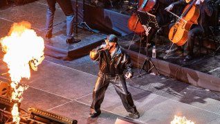 Yandel transformó el Movistar Arena y fusionó reggaetón y orquesta en un inicio que dejó al público de pie. Yandel transformó el Movistar Arena y fusionó reggaetón y orquesta en un inicio que dejó al público de pie.