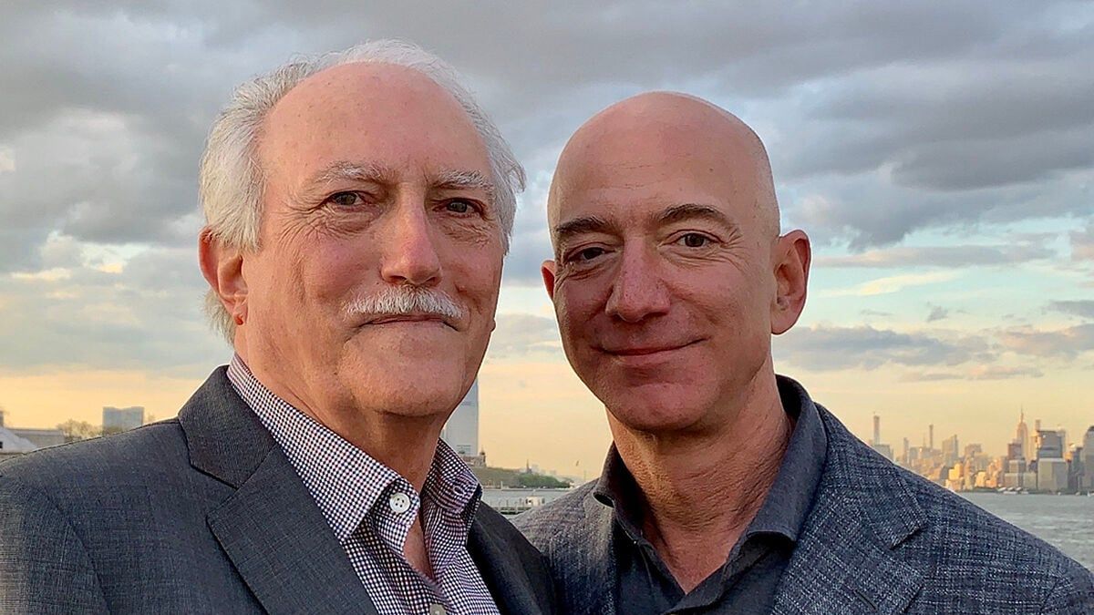 He emigrated from Cuba in “Operation Peter Pan”, studied with scholarships for refugees and is now a multimillionaire thanks to his son: this is Miguel Bezos
