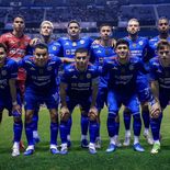 Cruz Azul no pudo remontar el 0-3 de la ida ante LAFC. Apenas empató 1 a 1 en el Estadio Cuauhtémoc, y queó eliminado de la Concachampions. Resignó su título y la afición pidio la salida del técnico Nicolás Larcamón. Cruz Azul no pudo remontar el 0-3 de la ida ante LAFC. Apenas empató 1 a 1 en el Estadio Cuauhtémoc, y queó eliminado de la Concachampions. Resignó su título y la afición pidio la salida del técnico Nicolás Larcamón.