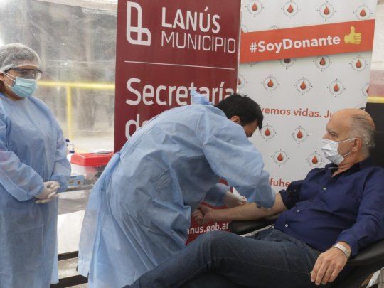 Néstor Grindetti&nbsp;articipó como donante de la campaña de donación de plasma de convaleciente.