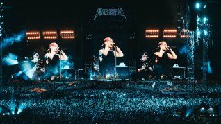 Airbag se despidió a lo grande de su quinto Monumental con un show de 3 horas y media. Airbag se despidió a lo grande de su quinto Monumental con un show de 3 horas y media.