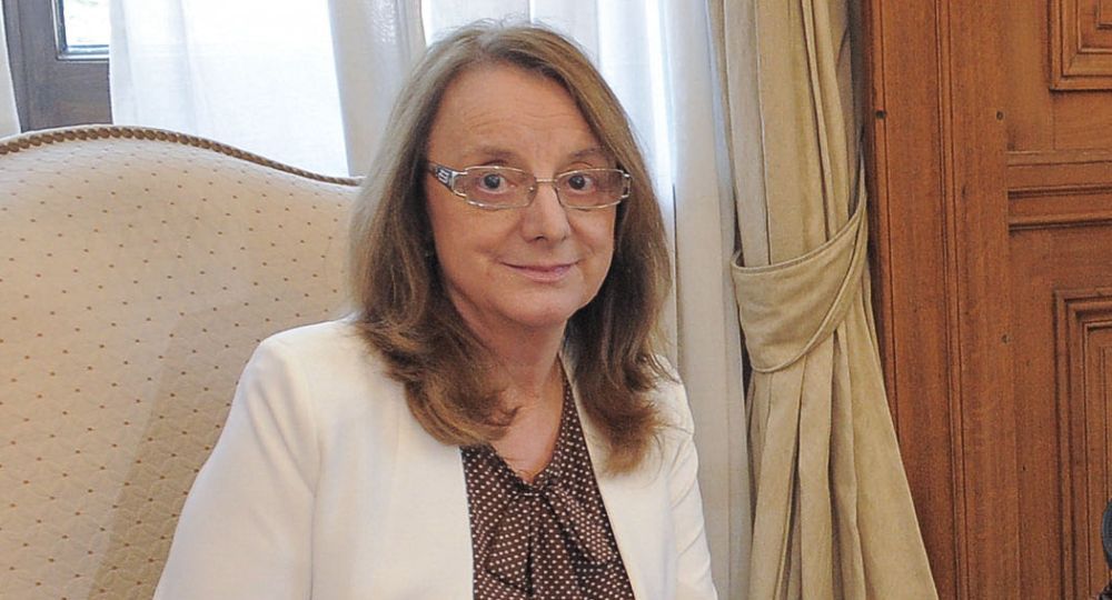 La gobernadora de Santa Cruz afirmó que quieren mi cabeza para la campaña electoral.