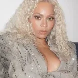 Beyoncé es actualmente una de las artistas más ricas. Beyoncé es actualmente una de las artistas más ricas.