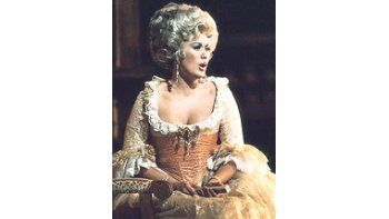 Kiri Te Kanawa, celebridad de la ópera, cantó en su despedida del Met de Nueva York un aria de Ginastera dentro de una ópera de Donizetti.