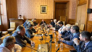 Álvaro Delgado y Andrés Ojeda lideran el cuestionamiento técnico y político a la hoja de ruta 2025-2035 presentada por el gobierno. Álvaro Delgado y Andrés Ojeda lideran el cuestionamiento técnico y político a la hoja de ruta 2025-2035 presentada por el gobierno.