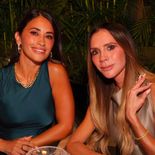 Antonela Rocuzzo lució un vestido de la nueva colección de Victoria Beckham. Antonela Rocuzzo lució un vestido de la nueva colección de Victoria Beckham.