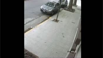 palermo: intentaron secuestrarla, la golpearon en el cuello y se salvo de milagro