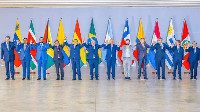 Luis Lacalle Pou suscribió el Consenso de Brasilia junto a once presidentes de América del Sur, pese a críticas a Venezuela.