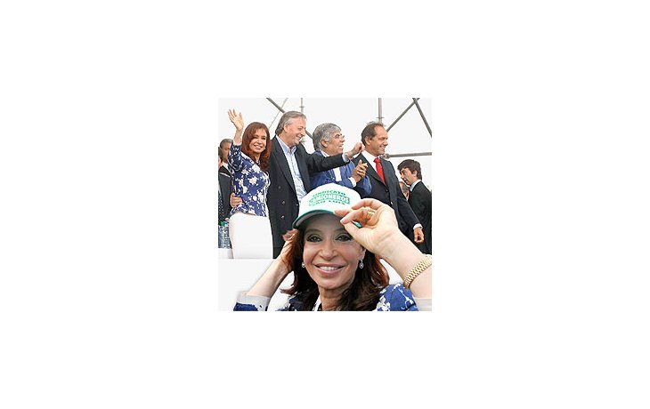 ámbito.com | Nervioso, Moyano habló poco y mal. Cristina de Kirchner usó 10 minutos dereloj, y su esposo se limitó a saludar. Todo en el marco provisto por el camionero:unos 25.000 trabajadores recolectados para la ocasión. “Me salióbarato: sólo un palo”, dijo e